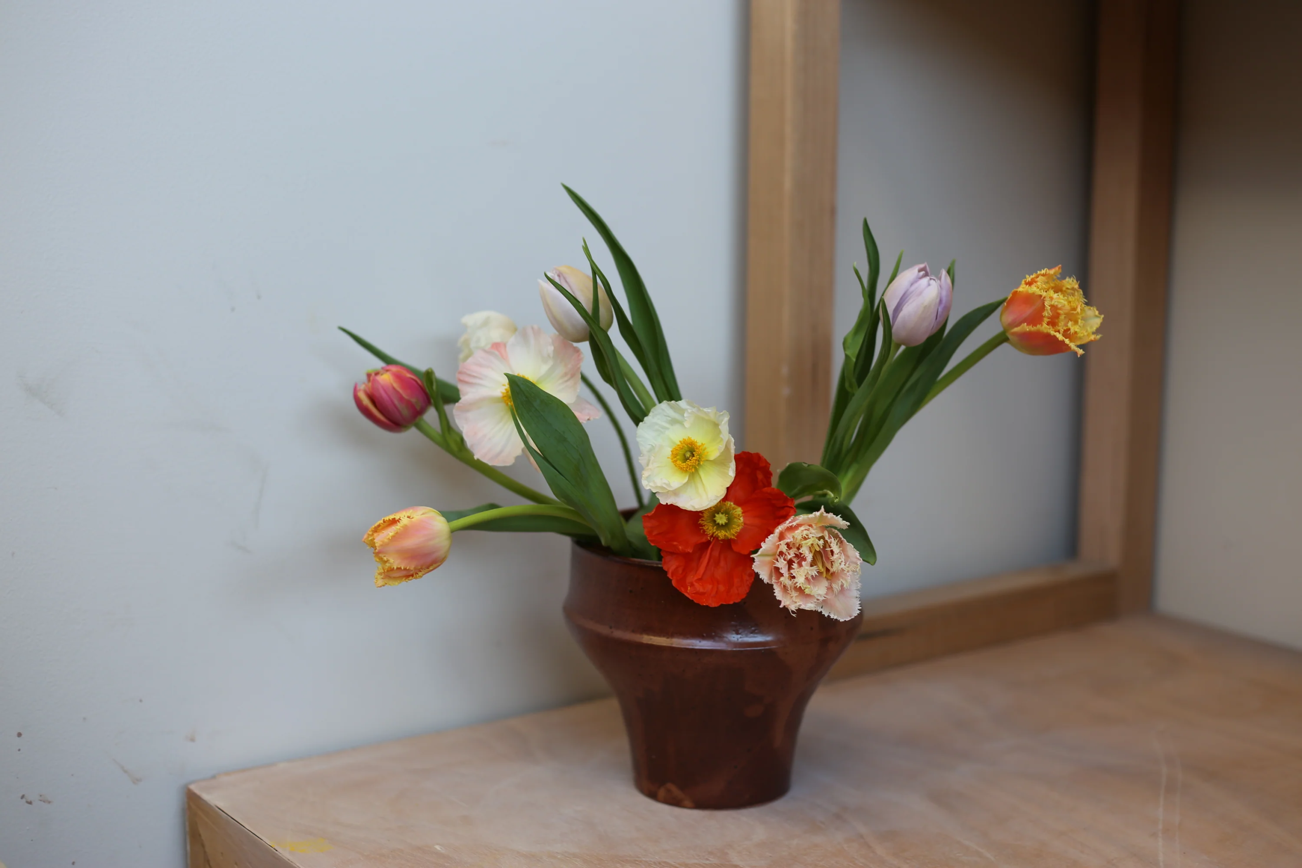 Ikebana Vase with Lotus Disc in Blossom Glaze - Image 3